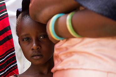 Blyg flicka Tanzania